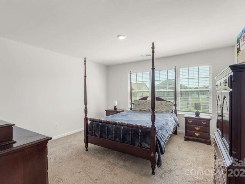 2527 Linhay Drive, Charlotte, NC 28216.  MLS# CAR4267961, YatesRealty ID 22610. 