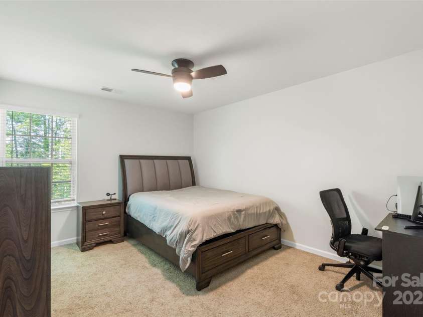 2527 Linhay Drive, Charlotte, NC 28216.  MLS# CAR4267961, YatesRealty ID 22610. 