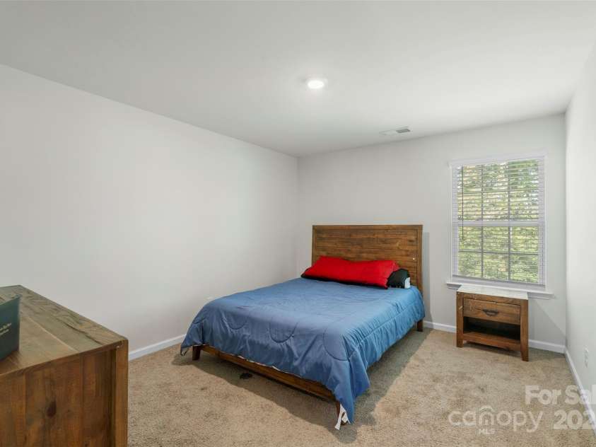 2527 Linhay Drive, Charlotte, NC 28216.  MLS# CAR4267961, YatesRealty ID 22610. 