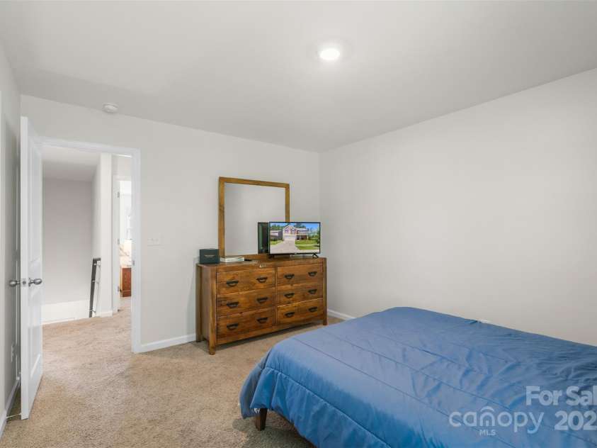 2527 Linhay Drive, Charlotte, NC 28216.  MLS# CAR4267961, YatesRealty ID 22610. 