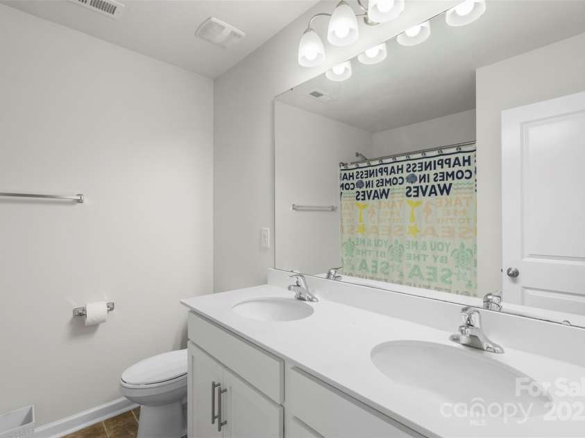 2527 Linhay Drive, Charlotte, NC 28216.  MLS# CAR4267961, YatesRealty ID 22610. 