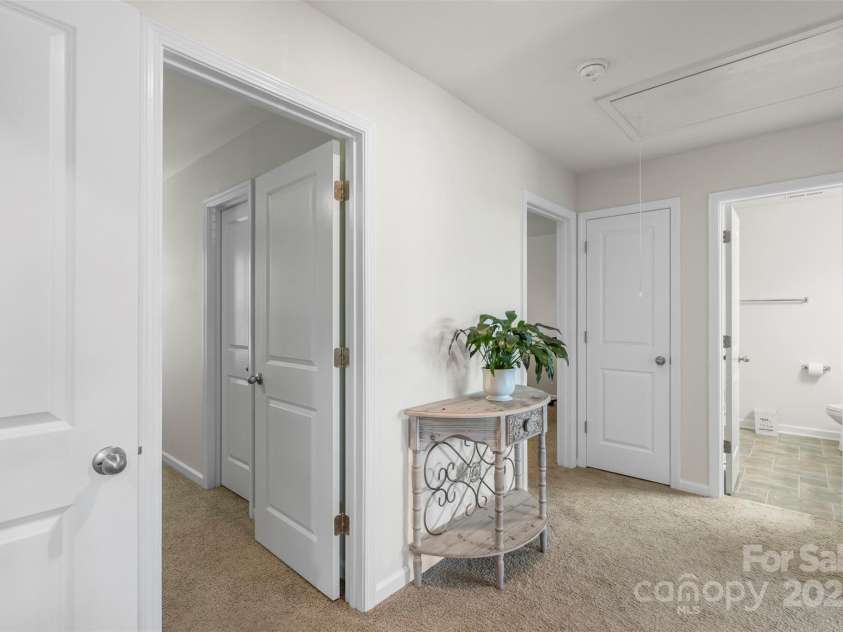 2527 Linhay Drive, Charlotte, NC 28216.  MLS# CAR4267961, YatesRealty ID 22610. 