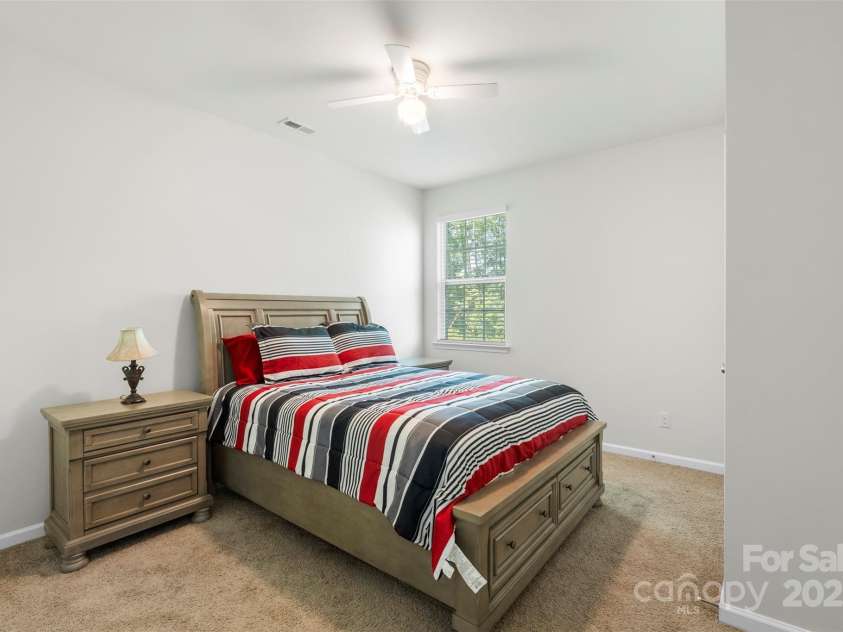 2527 Linhay Drive, Charlotte, NC 28216.  MLS# CAR4267961, YatesRealty ID 22610. 