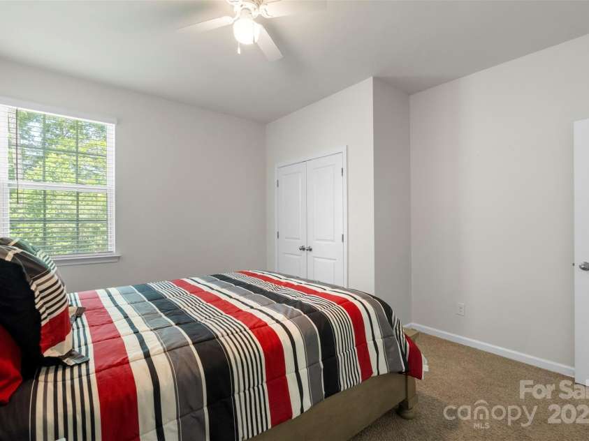 2527 Linhay Drive, Charlotte, NC 28216.  MLS# CAR4267961, YatesRealty ID 22610. 