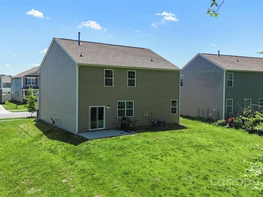 2527 Linhay Drive, Charlotte, NC 28216.  MLS# CAR4267961, YatesRealty ID 22610. 