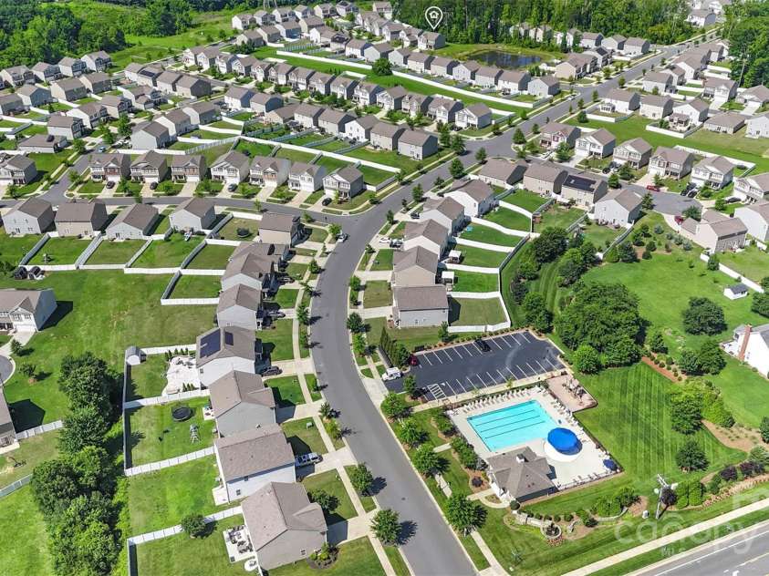 2527 Linhay Drive, Charlotte, NC 28216.  MLS# CAR4267961, YatesRealty ID 22610. 