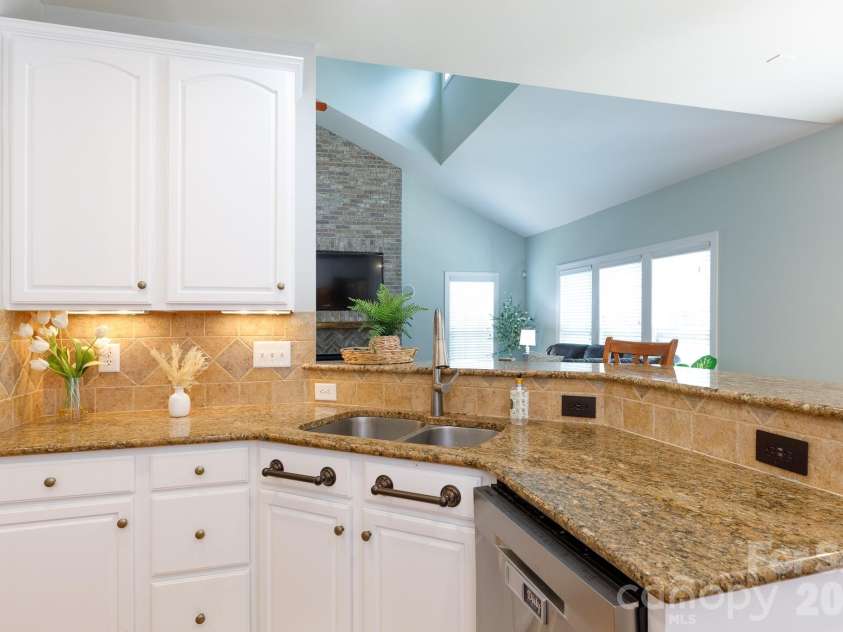 4017 Sandy Trail, Fort Mill, SC 29707.  MLS# CAR4378374, YatesRealty ID 22610. 