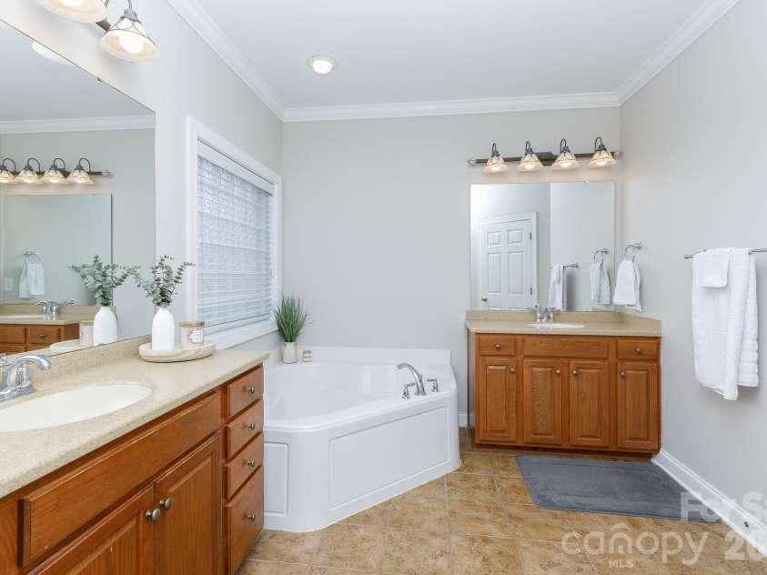4017 Sandy Trail, Fort Mill, SC 29707.  MLS# CAR4378374, YatesRealty ID 22610. Primary Bath with dual vanities