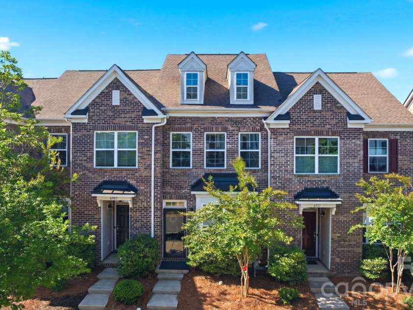 6913 Walnut Branch Lane, Charlotte, NC 28277.  MLS# CAR4380084, YatesRealty ID 22611. 