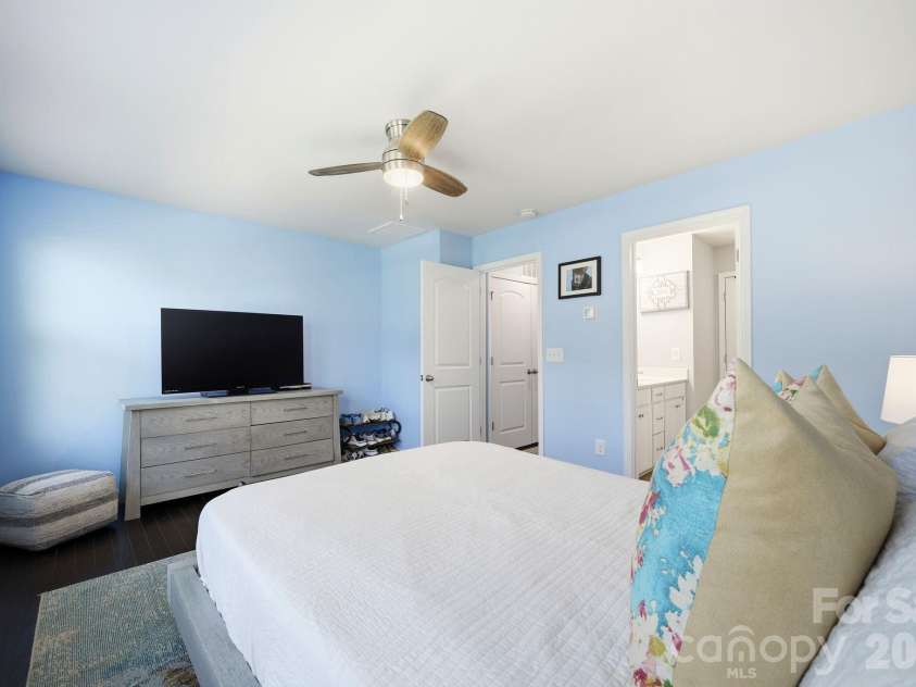6913 Walnut Branch Lane, Charlotte, NC 28277.  MLS# CAR4380084, YatesRealty ID 22611. 