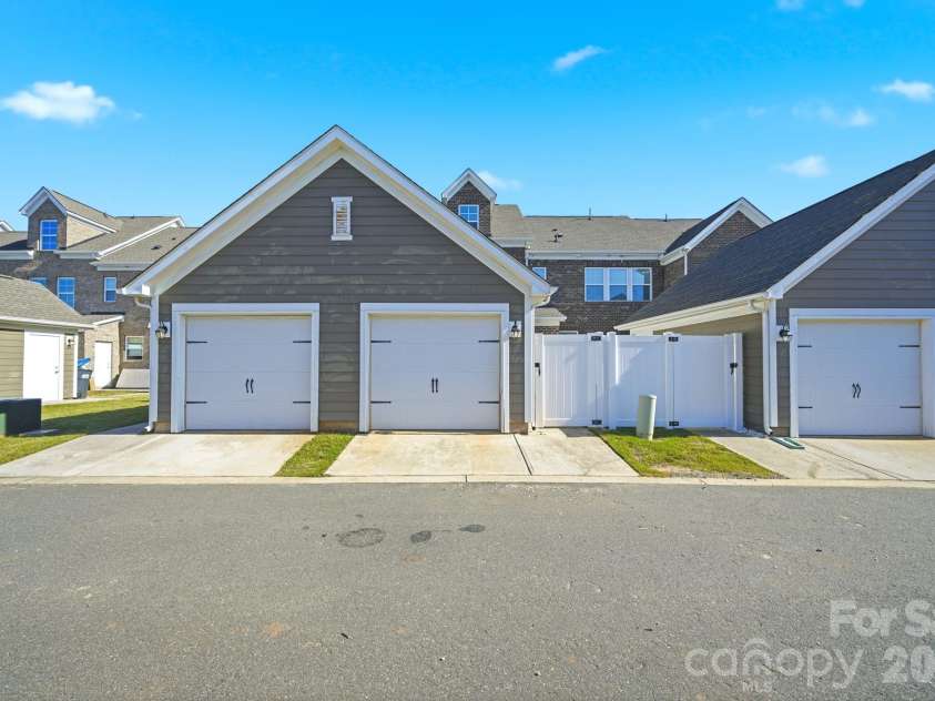 6913 Walnut Branch Lane, Charlotte, NC 28277.  MLS# CAR4380084, YatesRealty ID 22611. 
