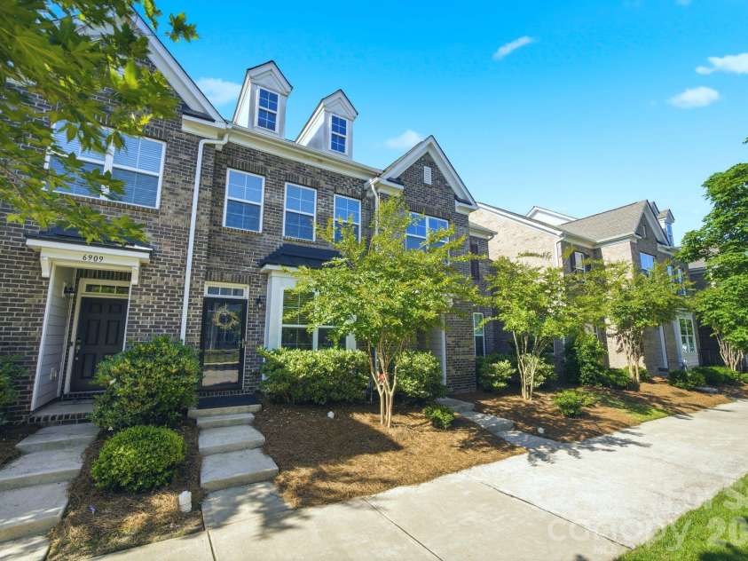 6913 Walnut Branch Lane, Charlotte, NC 28277.  MLS# CAR4380084, YatesRealty ID 22611. 