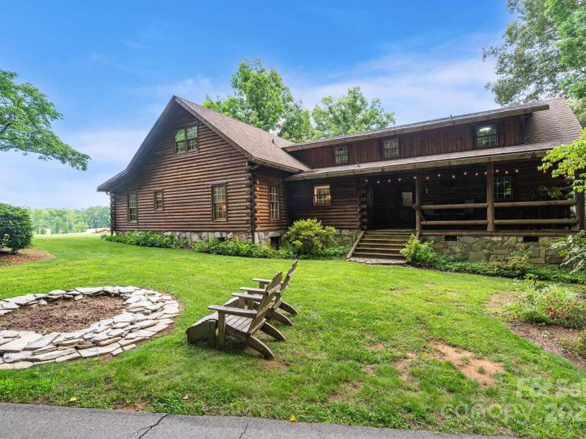 2257 Smith Farm Road, Thomasville, NC 27360.  MLS# CAR4274432, YatesRealty ID 22612. 
