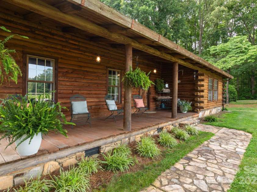 2257 Smith Farm Road, Thomasville, NC 27360.  MLS# CAR4274432, YatesRealty ID 22612. 
