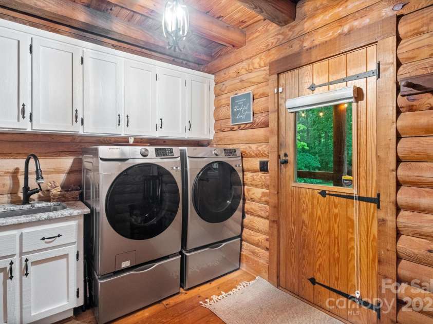 2257 Smith Farm Road, Thomasville, NC 27360.  MLS# CAR4274432, YatesRealty ID 22612. 