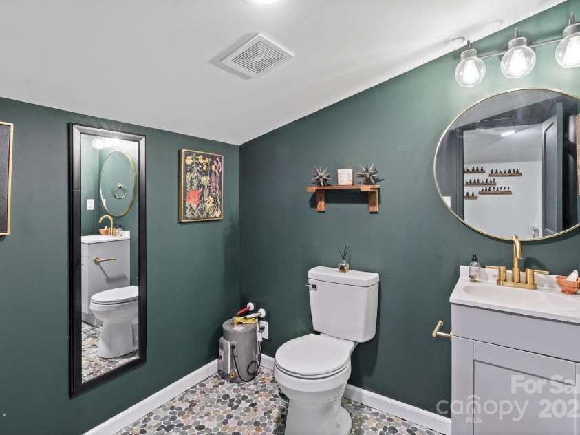 2257 Smith Farm Road, Thomasville, NC 27360.  MLS# CAR4274432, YatesRealty ID 22612. 