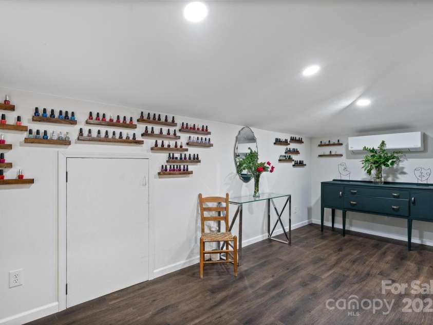 2257 Smith Farm Road, Thomasville, NC 27360.  MLS# CAR4274432, YatesRealty ID 22612. The second living quarters has wrap around closet storage