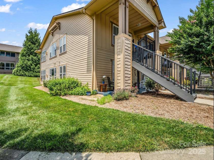 1901 Deermouse Way, Hendersonville, NC 28792.  MLS# CAR4273118, YatesRealty ID 22613. 