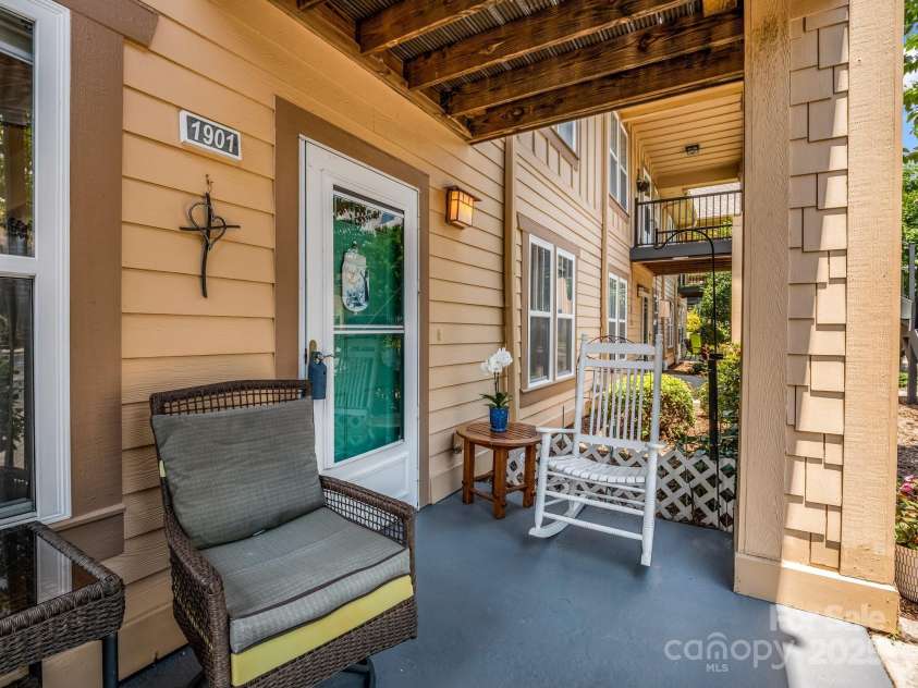 1901 Deermouse Way, Hendersonville, NC 28792.  MLS# CAR4273118, YatesRealty ID 22613. 