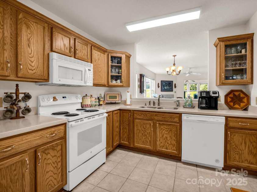 1901 Deermouse Way, Hendersonville, NC 28792.  MLS# CAR4273118, YatesRealty ID 22613. 