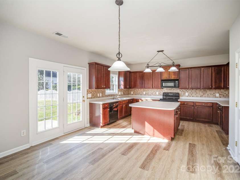 5805 Lindley Crescent Drive, Indian Trail, NC 28079.  MLS# CAR4272486, YatesRealty ID 22614. 