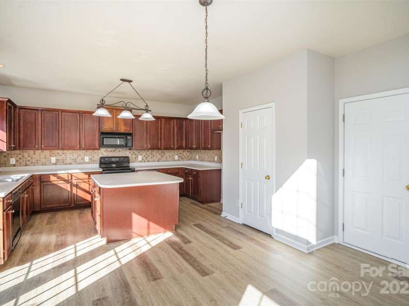 5805 Lindley Crescent Drive, Indian Trail, NC 28079.  MLS# CAR4272486, YatesRealty ID 22614. 