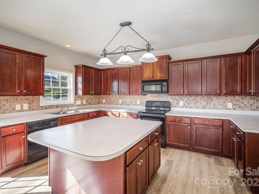 5805 Lindley Crescent Drive, Indian Trail, NC 28079.  MLS# CAR4272486, YatesRealty ID 22614. 