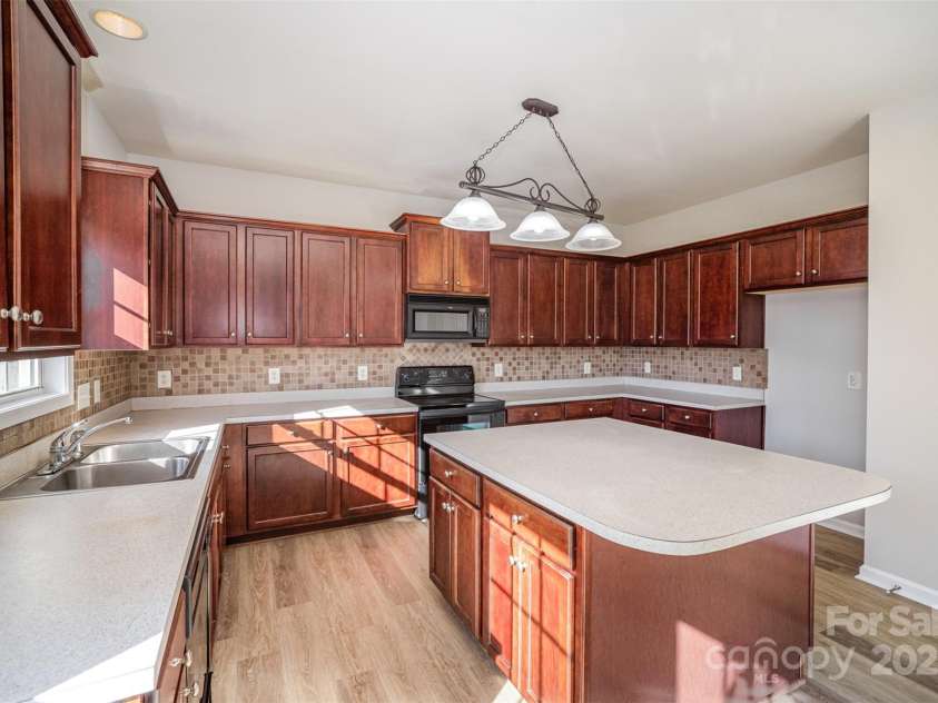 5805 Lindley Crescent Drive, Indian Trail, NC 28079.  MLS# CAR4272486, YatesRealty ID 22614. 