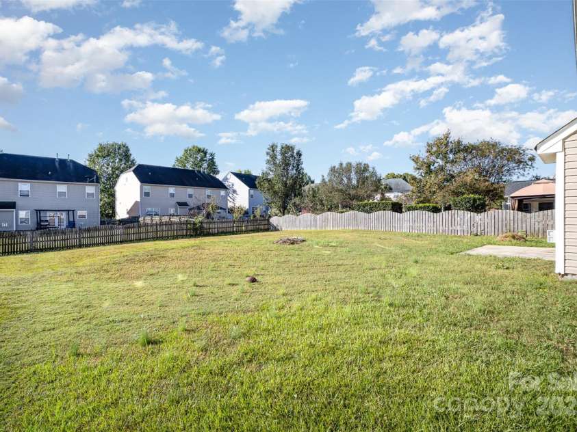 5805 Lindley Crescent Drive, Indian Trail, NC 28079.  MLS# CAR4272486, YatesRealty ID 22614. 