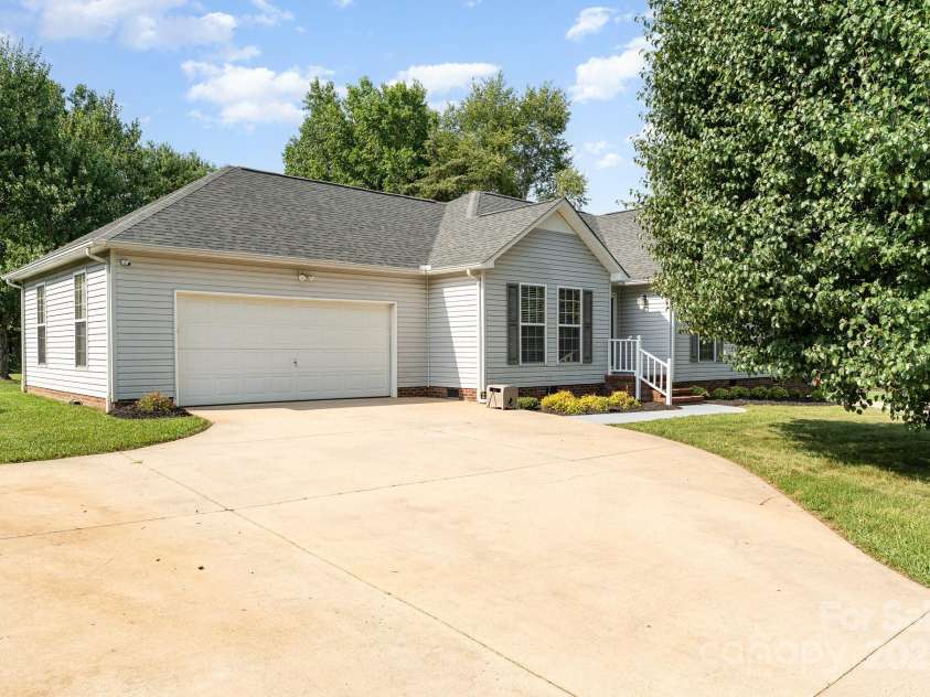 614 Peeler Street, Salisbury, NC 28146.  MLS# CAR4272659, YatesRealty ID 22615. 