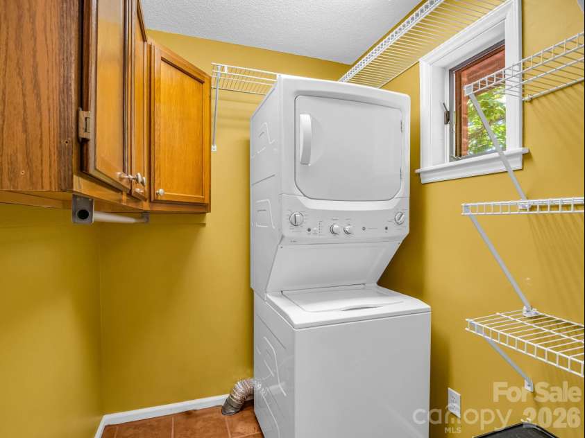 156 Deer Run, Hendersonville, NC 28739.  MLS# CAR4397683, YatesRealty ID 22616. Main-Level Laundry