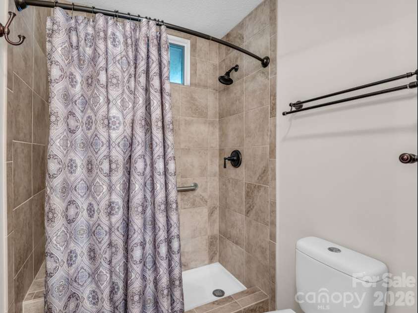 156 Deer Run, Hendersonville, NC 28739.  MLS# CAR4397683, YatesRealty ID 22616. Primary Bath –Walk-In Shower