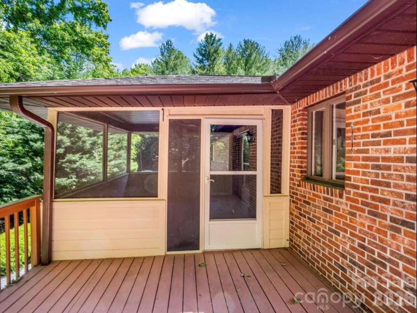 156 Deer Run, Hendersonville, NC 28739.  MLS# CAR4397683, YatesRealty ID 22616. Screened Porch & Deck