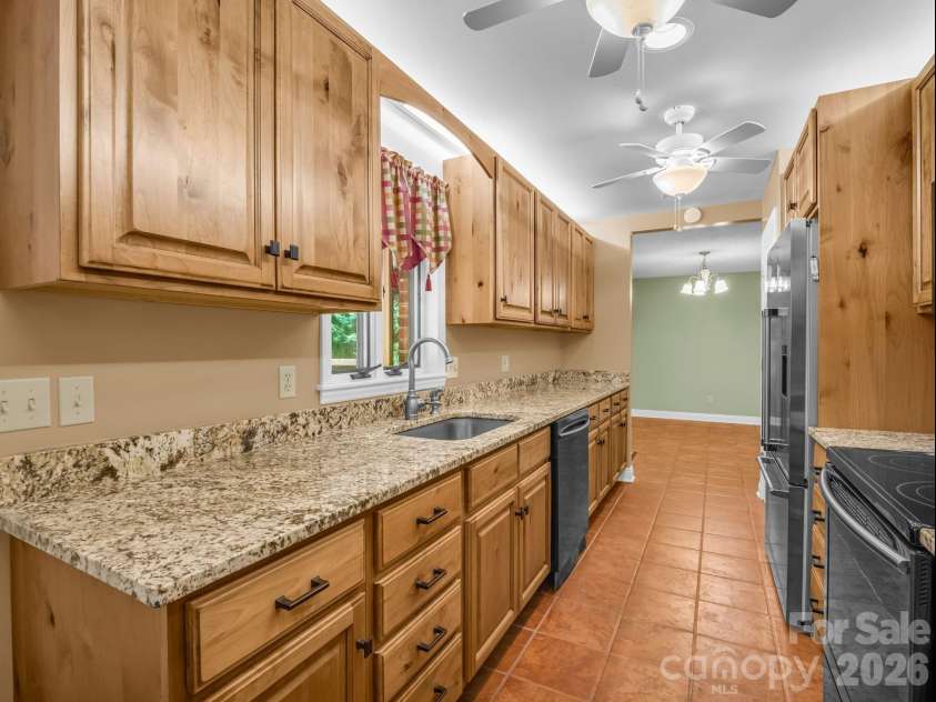 156 Deer Run, Hendersonville, NC 28739.  MLS# CAR4397683, YatesRealty ID 22616. Updated Kitchen