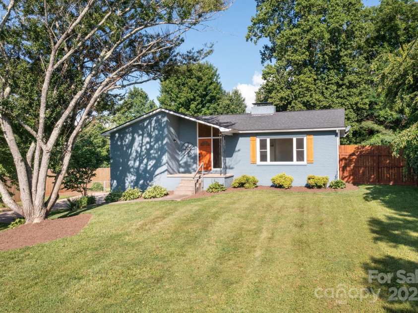 28 Spaulding Drive, Candler, NC 28715.  MLS# CAR4265463, YatesRealty ID 22616. 