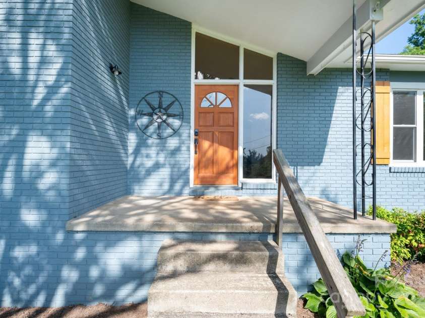 28 Spaulding Drive, Candler, NC 28715.  MLS# CAR4265463, YatesRealty ID 22616. 