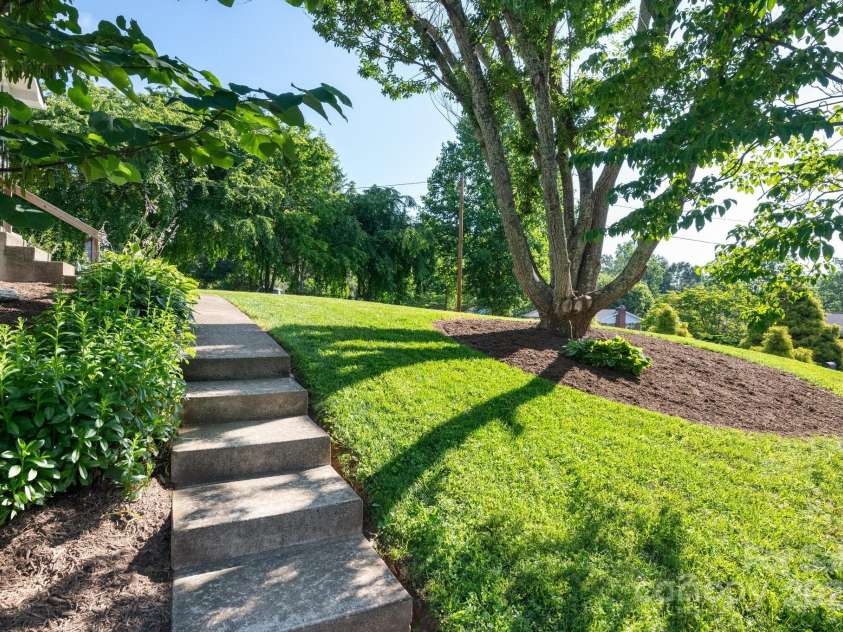 28 Spaulding Drive, Candler, NC 28715.  MLS# CAR4265463, YatesRealty ID 22616. 