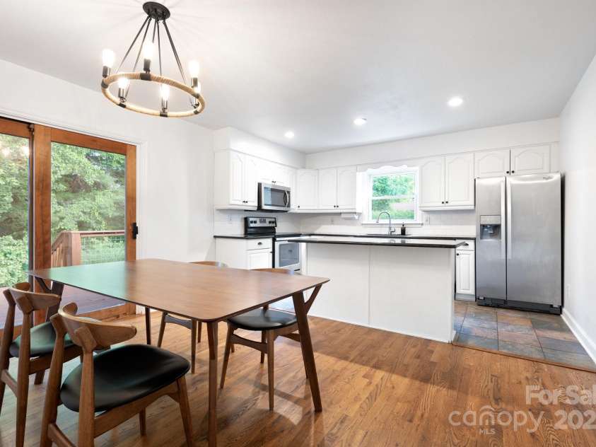 28 Spaulding Drive, Candler, NC 28715.  MLS# CAR4265463, YatesRealty ID 22616. 