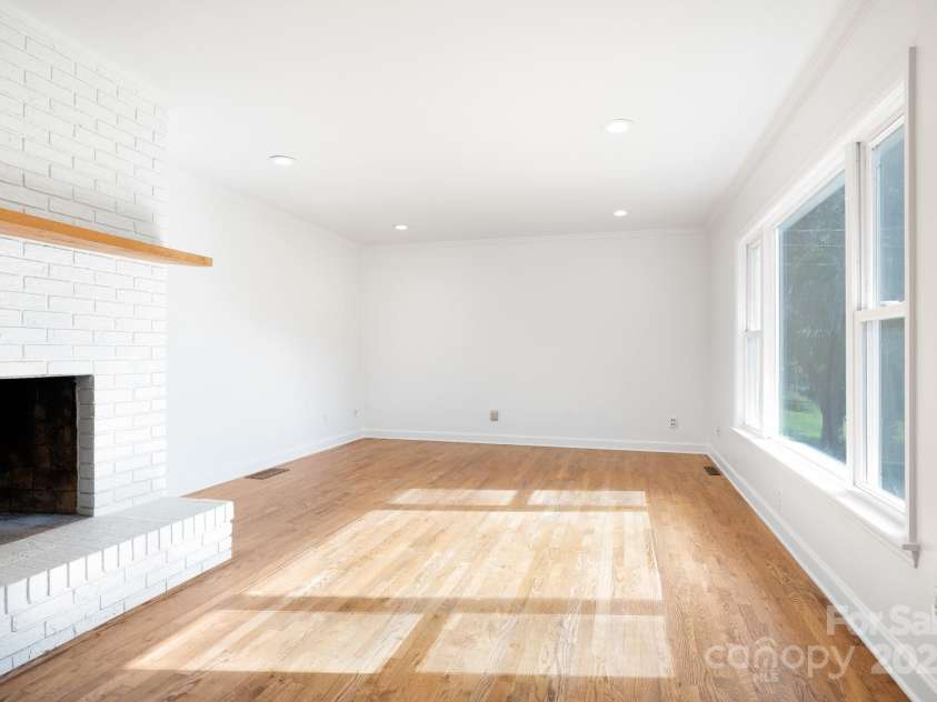 28 Spaulding Drive, Candler, NC 28715.  MLS# CAR4265463, YatesRealty ID 22616. 