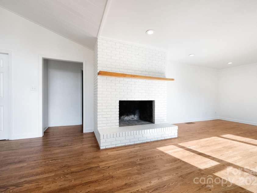 28 Spaulding Drive, Candler, NC 28715.  MLS# CAR4265463, YatesRealty ID 22616. 