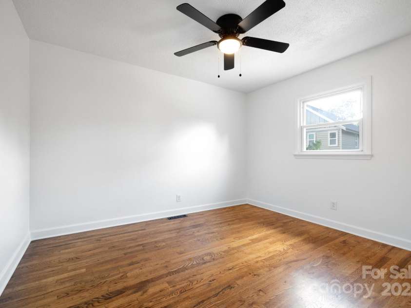 28 Spaulding Drive, Candler, NC 28715.  MLS# CAR4265463, YatesRealty ID 22616. 