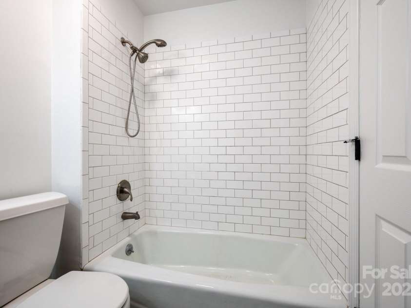 28 Spaulding Drive, Candler, NC 28715.  MLS# CAR4265463, YatesRealty ID 22616. 