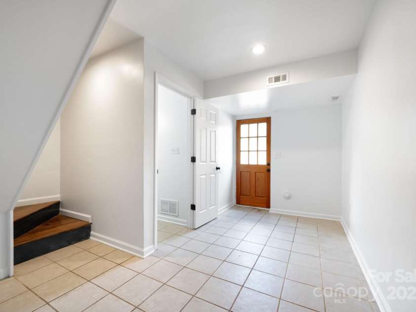 28 Spaulding Drive, Candler, NC 28715.  MLS# CAR4265463, YatesRealty ID 22616. 