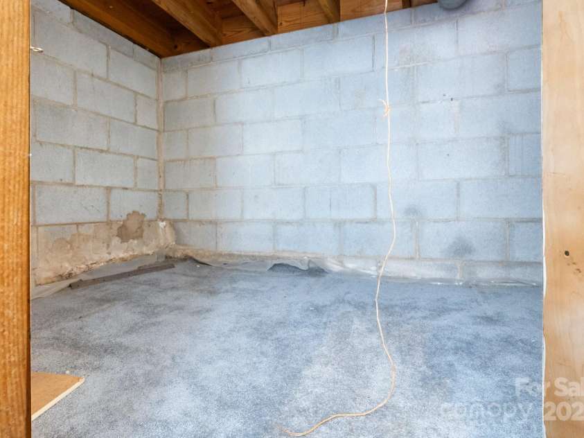 28 Spaulding Drive, Candler, NC 28715.  MLS# CAR4265463, YatesRealty ID 22616. 