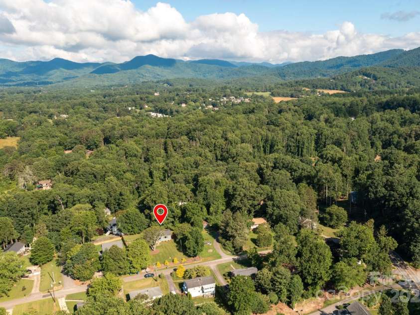 28 Spaulding Drive, Candler, NC 28715.  MLS# CAR4265463, YatesRealty ID 22616. 
