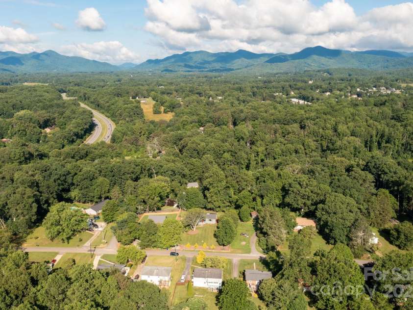 28 Spaulding Drive, Candler, NC 28715.  MLS# CAR4265463, YatesRealty ID 22616. 