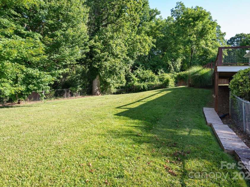 28 Spaulding Drive, Candler, NC 28715.  MLS# CAR4265463, YatesRealty ID 22616. 