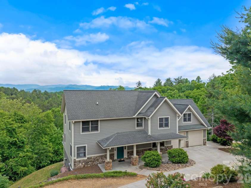 77 Paradise Ridge, Marshall, NC 28753.  MLS# CAR4381435, YatesRealty ID 22617. 