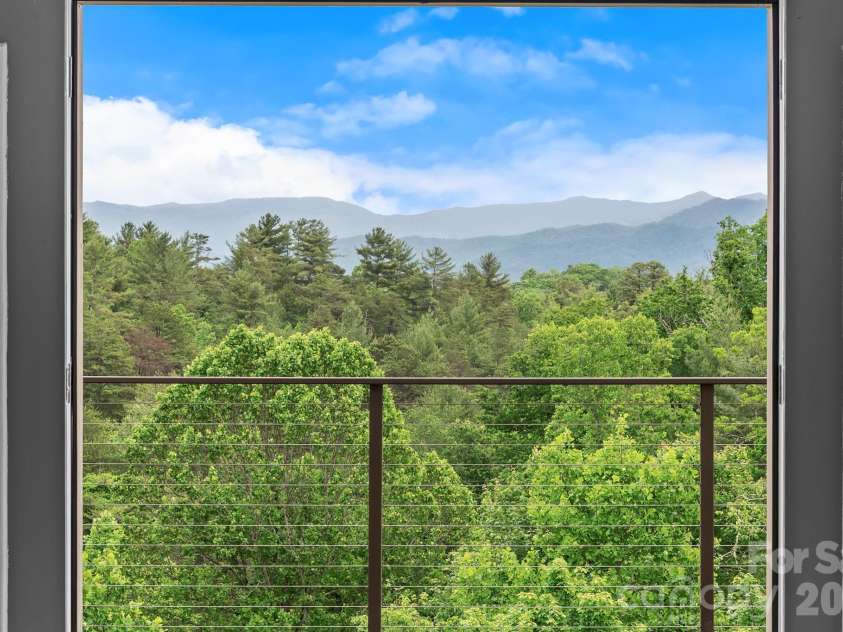 77 Paradise Ridge, Marshall, NC 28753.  MLS# CAR4381435, YatesRealty ID 22617. 