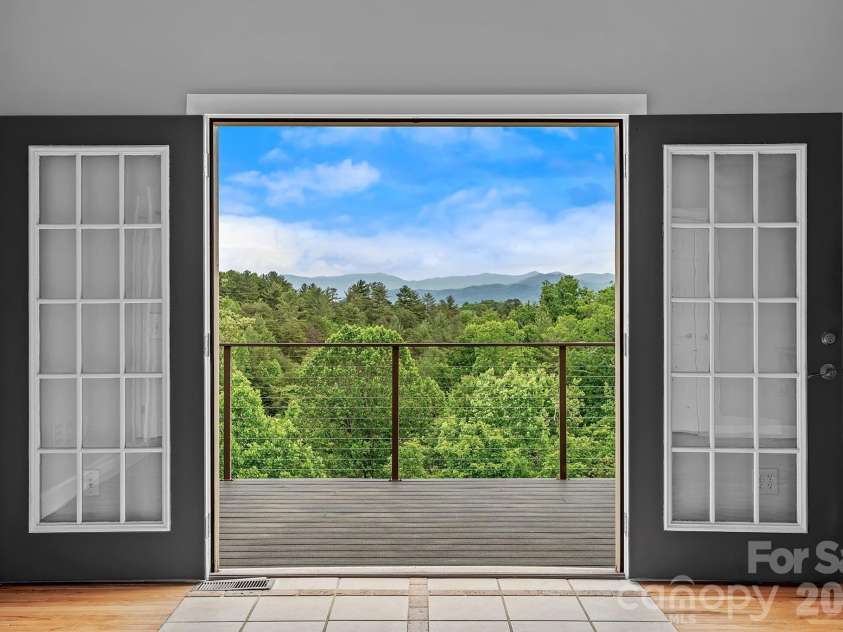 77 Paradise Ridge, Marshall, NC 28753.  MLS# CAR4381435, YatesRealty ID 22617. 